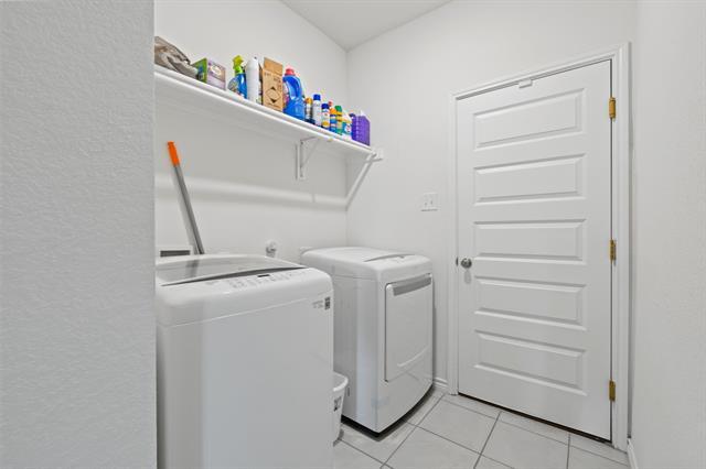 Building Photo - 925 West Dr