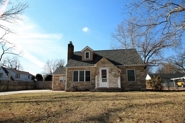 Building Photo - No longer accepting Applications after 10/...