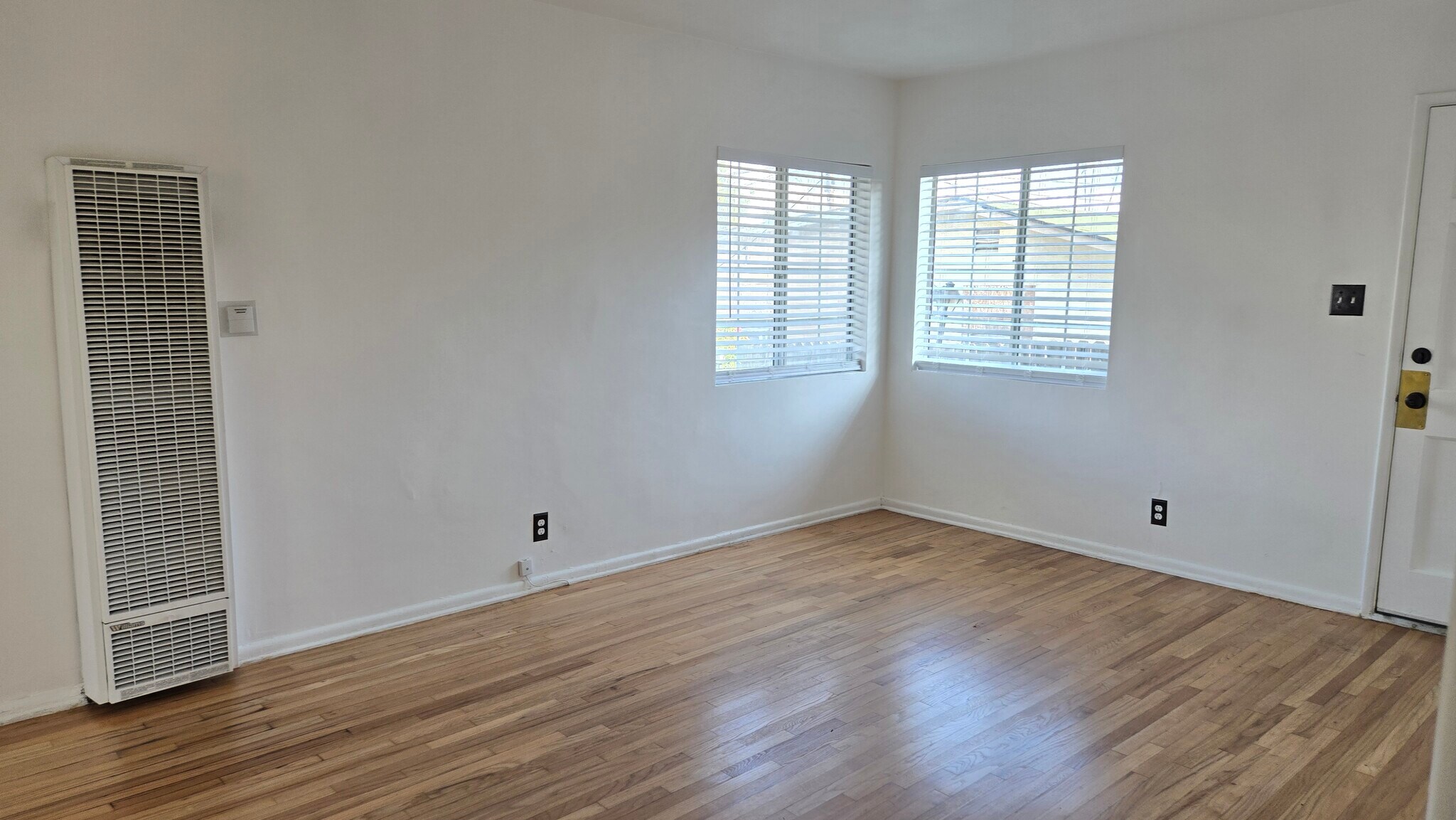 Building Photo - 3552 Locke Ave