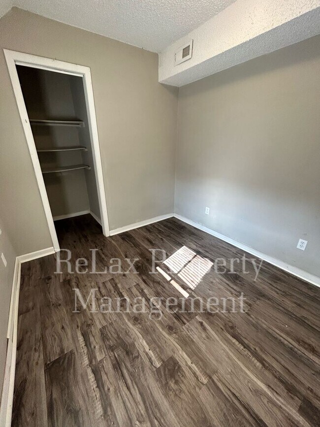 Building Photo - 205 Avon St