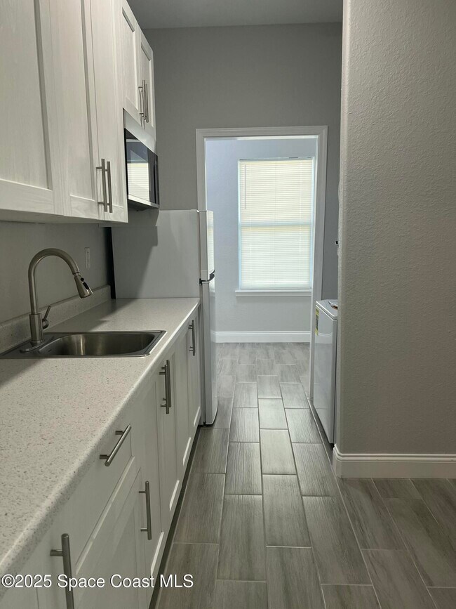 Building Photo - 571 San Filippo Dr SE