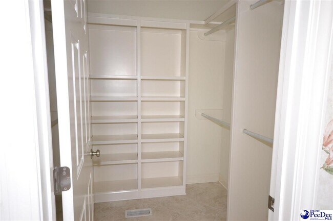 Building Photo - 3032 Drakeshore Dr