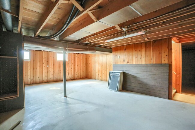 Building Photo - 332 Deerfield Rd