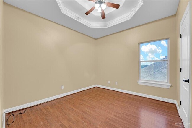Building Photo - 3218 Lerma Dr