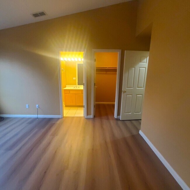 Building Photo - Single Story 3/2 with Great Open Floorplan in Brentwood