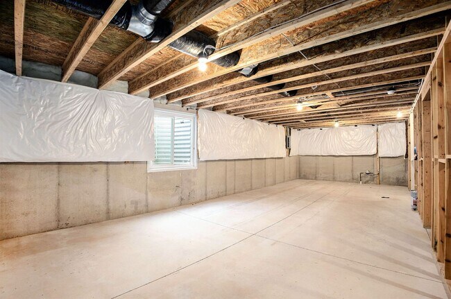 Building Photo - Immediate Occupancy Available!