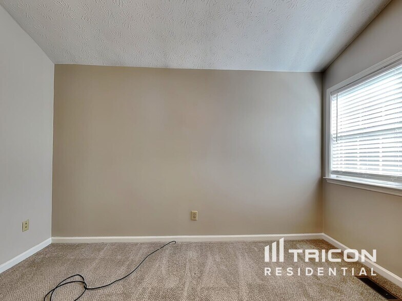 Building Photo - 4684 Woodglen Ct
