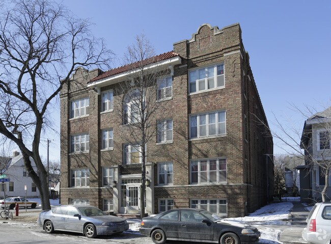 Building Photo - Superior