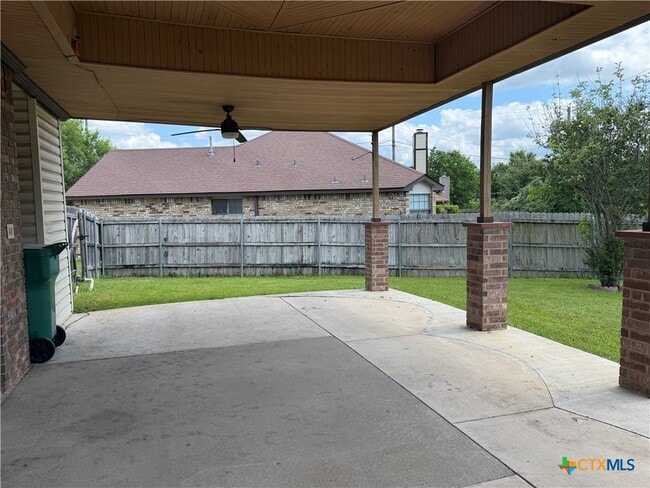 Building Photo - 2208 Illinois Dr