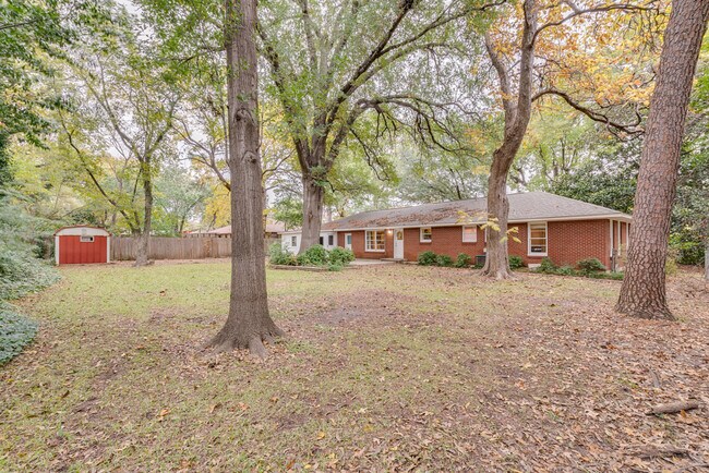 Building Photo - 2515 Sherwood St