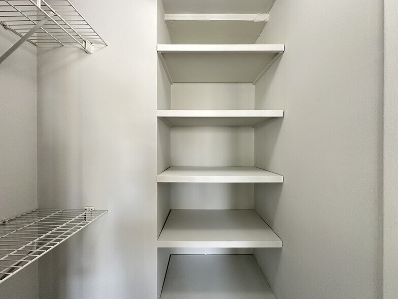 Building Photo - 1442 N Dearborn St