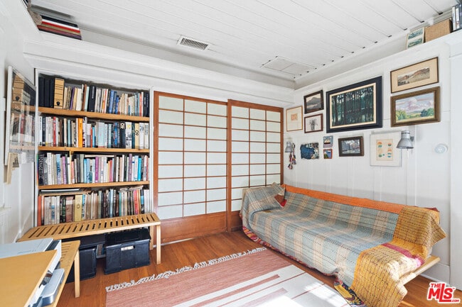 Building Photo - 648 Palms Blvd