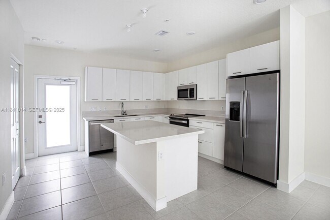 Building Photo - 8167 NW 41st St