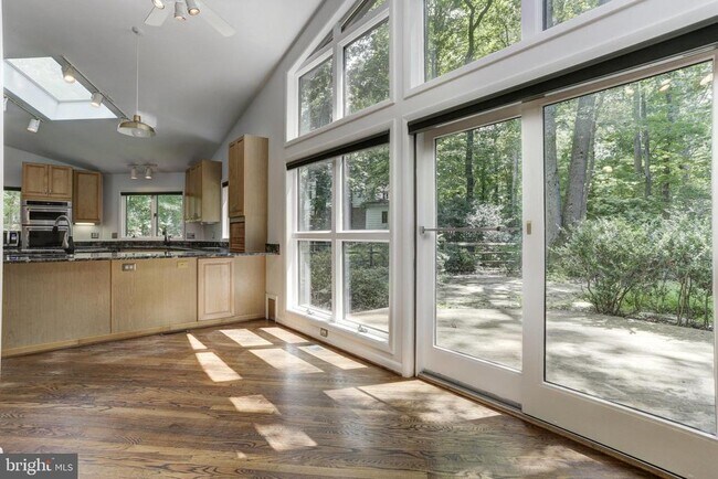 Building Photo - 10373 Currycomb Ct