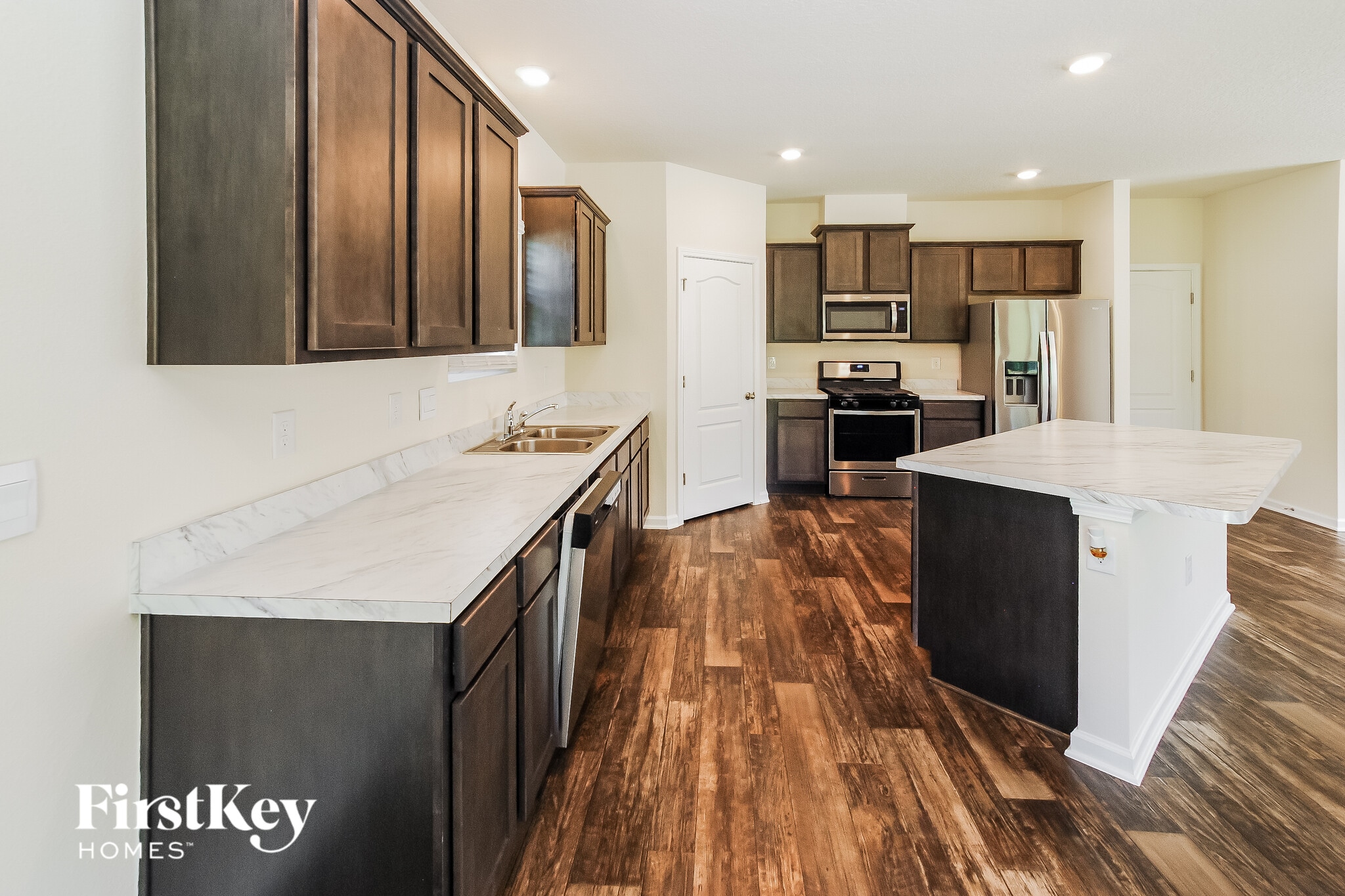 Building Photo - 325 Jarama Cir