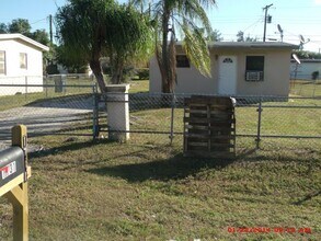 Building Photo - 2-1 house in the Lauderdale manor