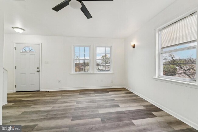 Building Photo - 800 Stoll St