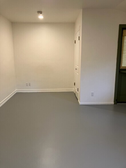 Building Photo - 640 Tabor Ln