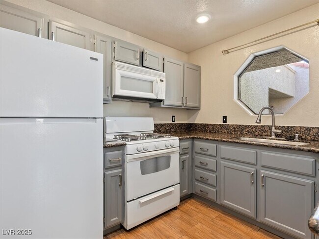 Building Photo - 5052 S Rainbow Blvd