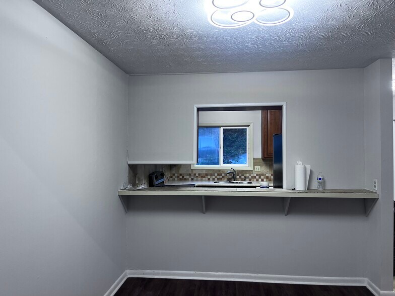 Building Photo - 2288 Paces Ferry Rd SE