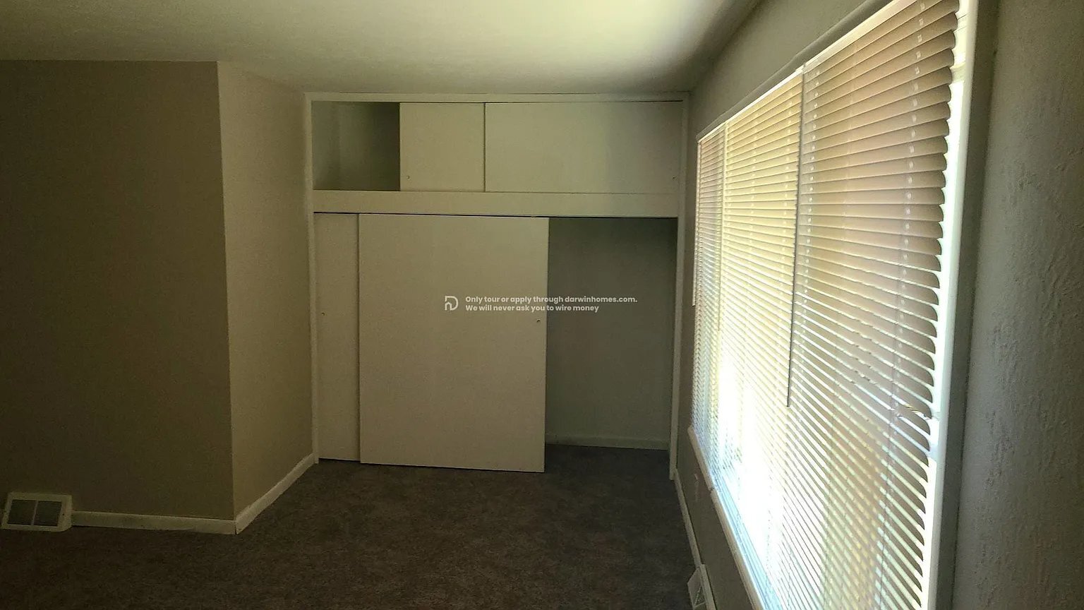 Building Photo - 909 Blaine Ave