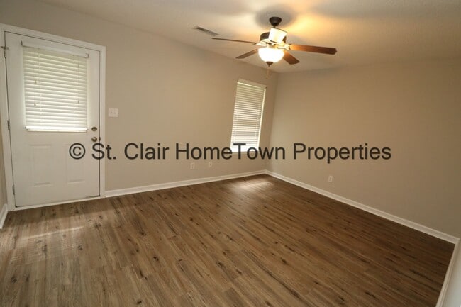 Building Photo - Close to Honda