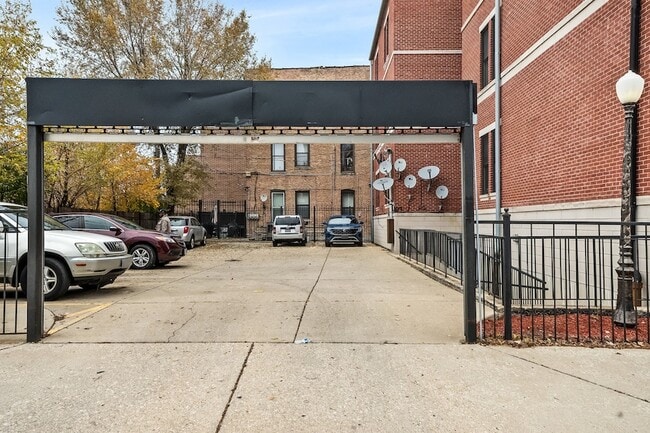 Building Photo - 3986 S Drexel Blvd