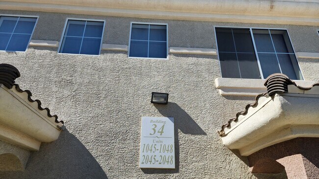 Building Photo - One Bedroom Condo in the Southwest