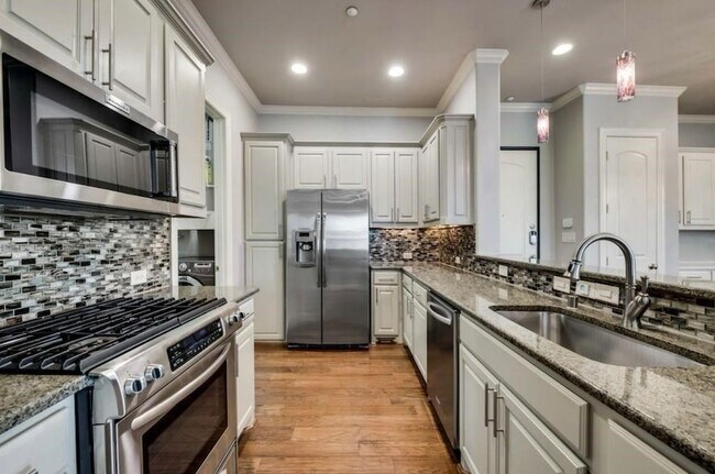 Building Photo - 4343 McKinney Ave