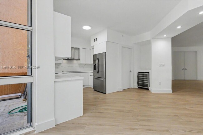 Building Photo - 731 Crandon Blvd