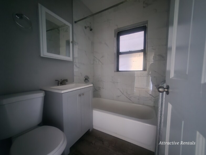 Building Photo - 2916 W 64th St