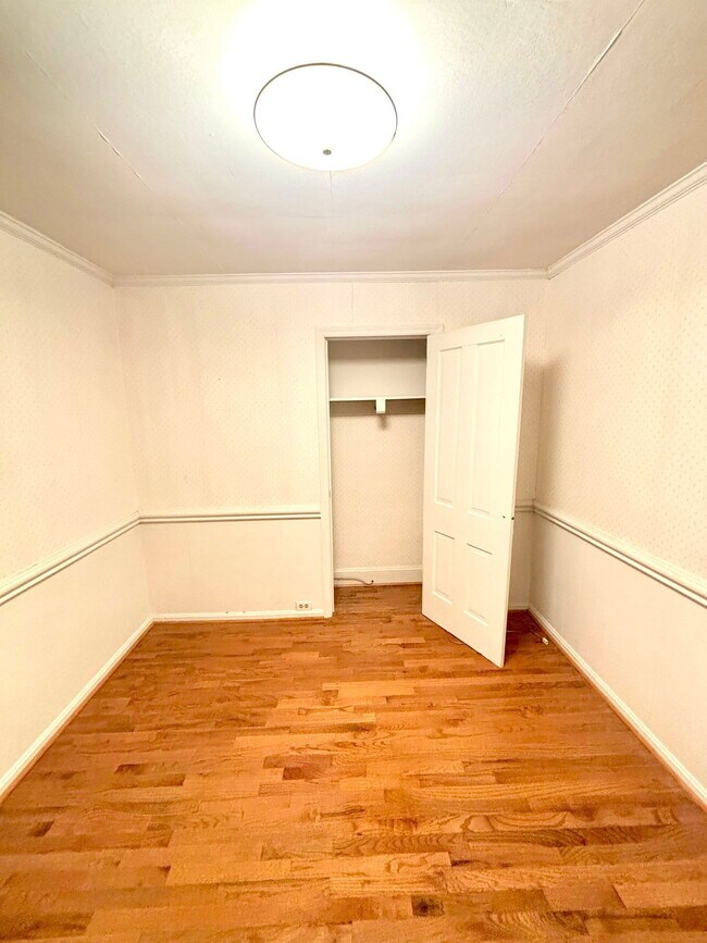 Building Photo - 627 4th St