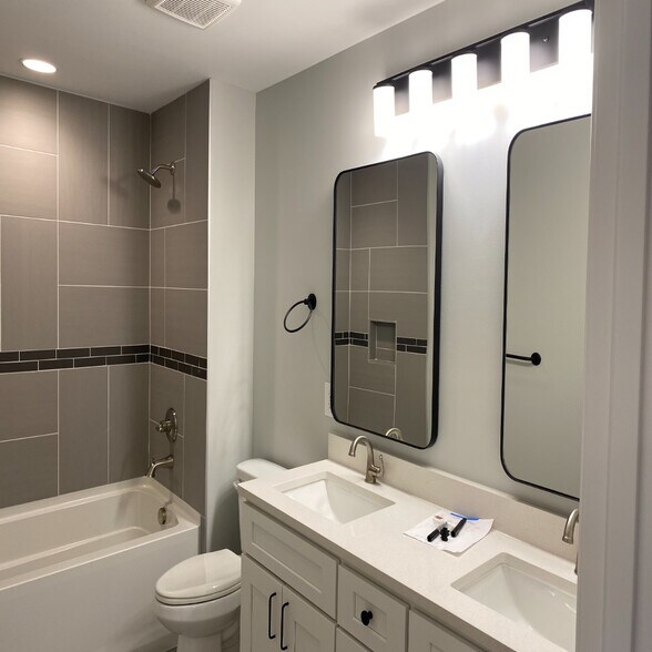 Building Photo - 102 Maple Vw Dr