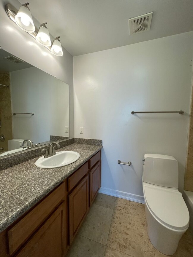 Building Photo - Beautiful Remodeled Condo In North Park w/...