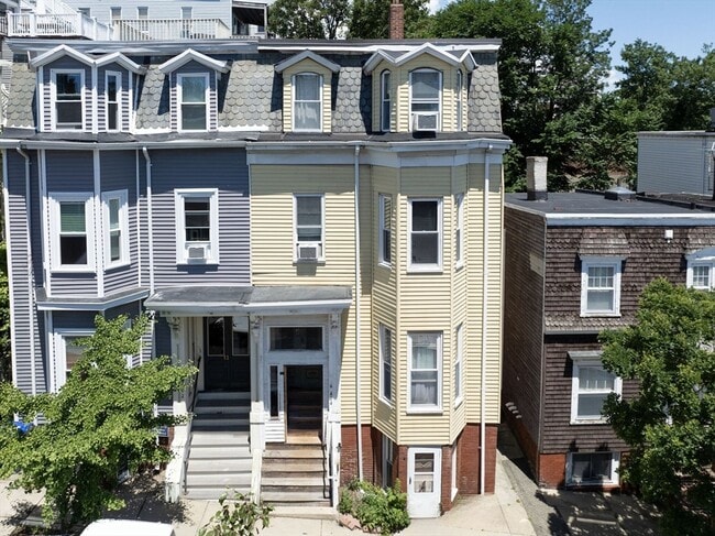 Primary Photo - 404 E 7th St