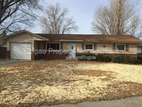 Building Photo - 208 Maple Dr