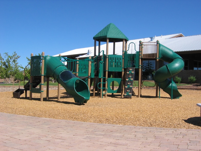 Building Photo - 608 N Robles St