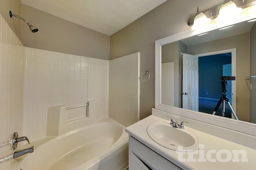 Building Photo - 195 Falcon Ridge Dr