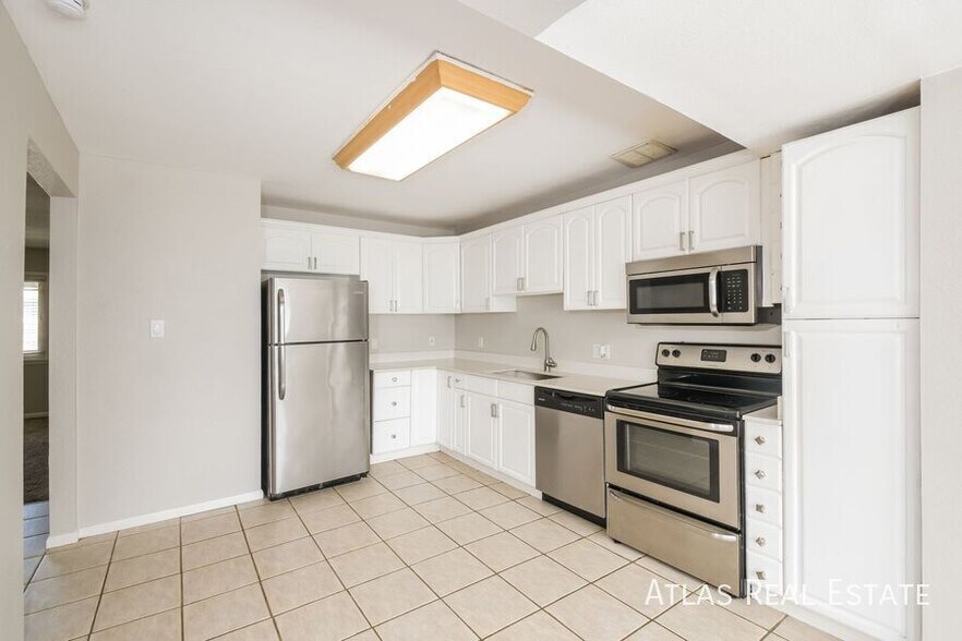 Building Photo - 1710 Hoffman Way