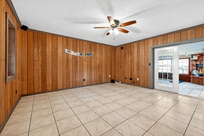 Building Photo - 223 Denese Ln