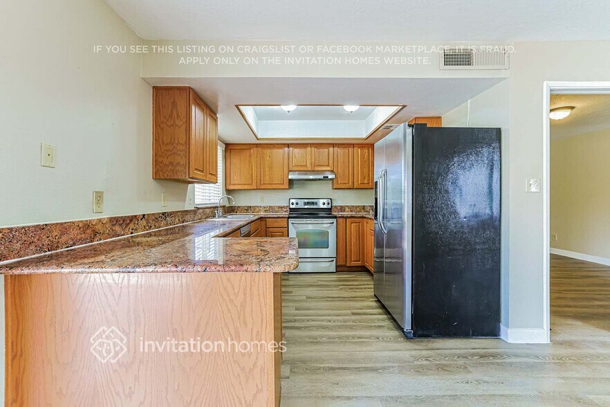 Building Photo - 1534 W Nopal Ave