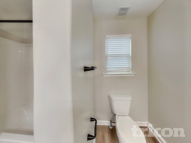 Building Photo - 498 Kirkland Dr