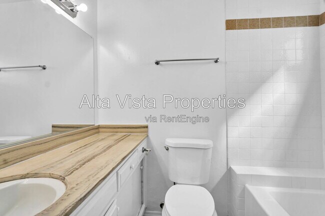 Building Photo - 325 Rosemont St