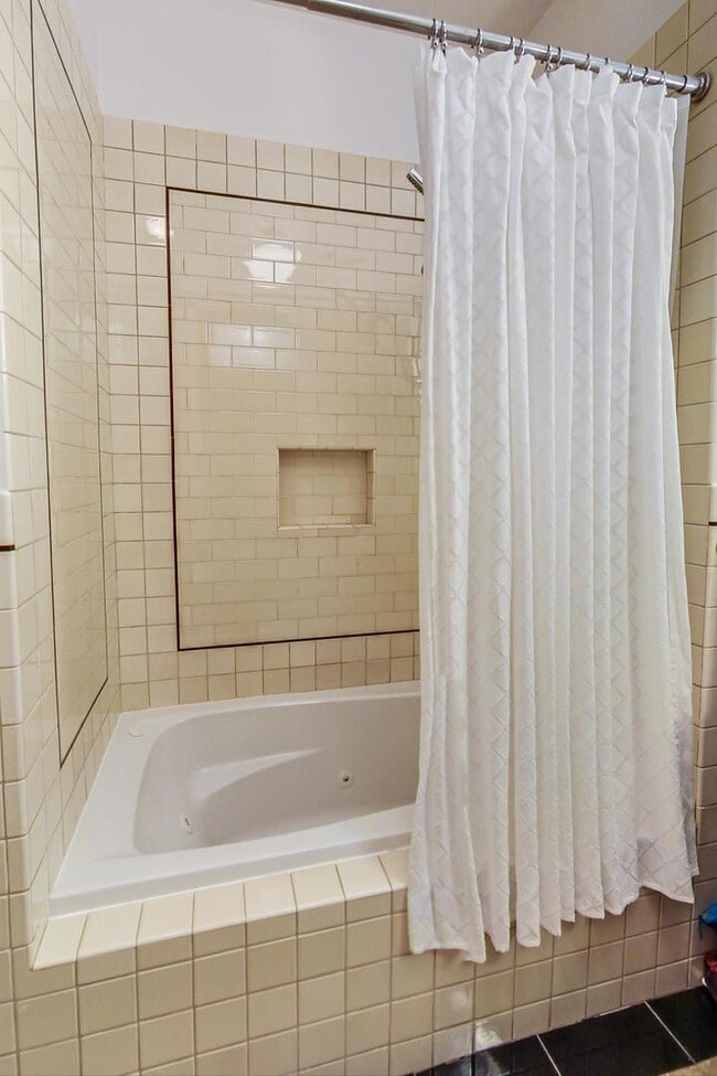 Building Photo - 2052 N Orleans St