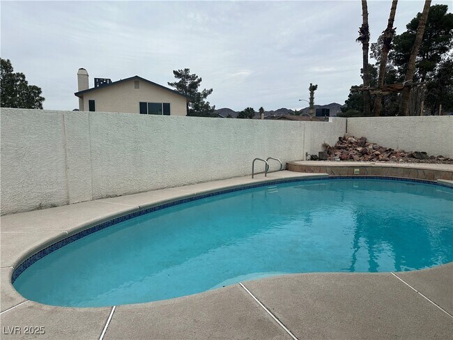 Building Photo - 811 Vermillion Dr