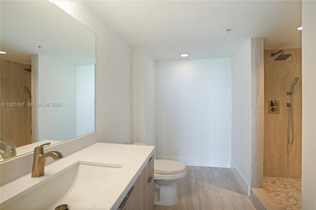 Building Photo - 650 West Ave