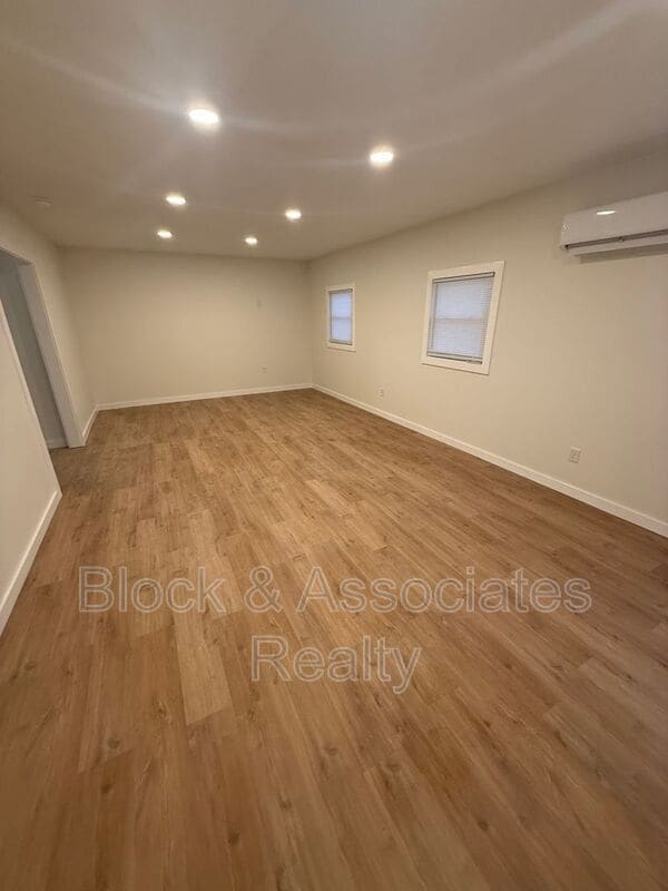 Building Photo - 607 Eastwood Dr