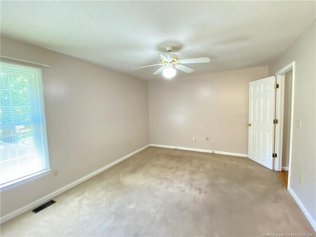 Building Photo - 21 Pineridge Dr