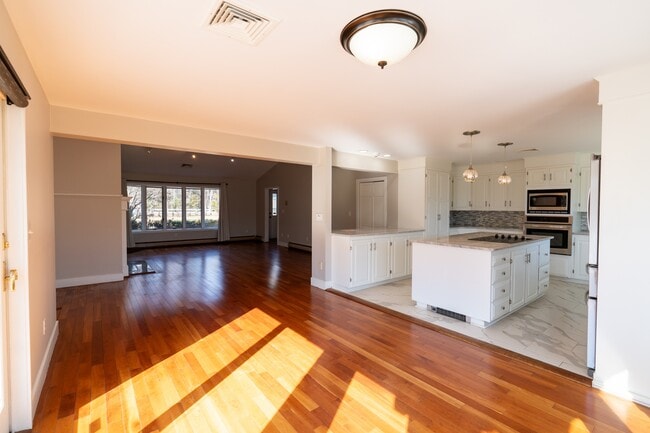 Building Photo - 363 Blackstrap Rd