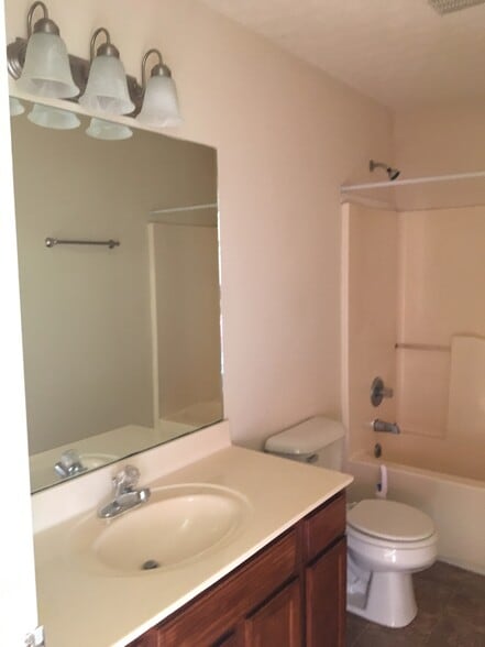 Building Photo - 3860 Banyan Dr